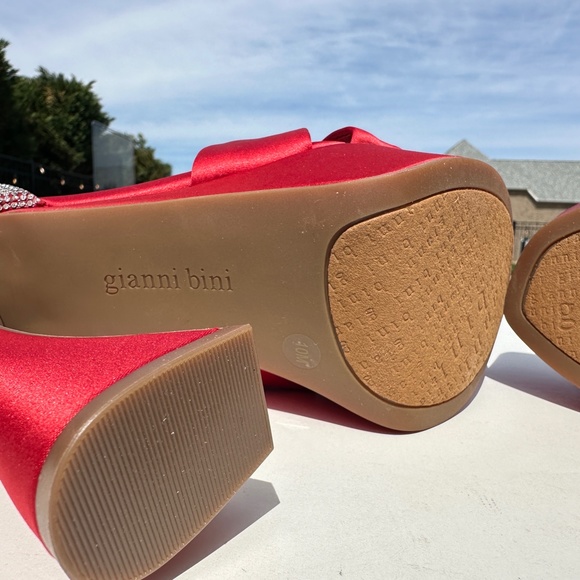 NWT Gianni Bini 10 Dempsey Red Satin Bow Platform Sandals - Picture 15 of 15